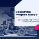Grafika przedstawia załadunek ciężkiej maszyny budowlanej na naczepę przy użyciu dużego dźwigu, z tytułem dotyczącym logistyki Project Cargo i składowania towarów nienormatywnych.